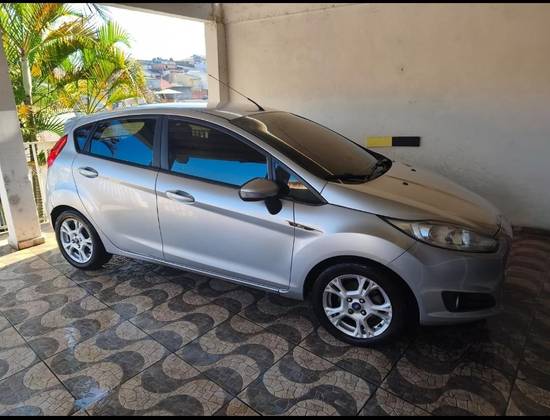 FORD FIESTA 1.6 SE HATCH 16V FLEX 4P POWERSHIFT FORD FIESTA 1.6 SE HATCH 16V FLEX 4P POWERSHIFT